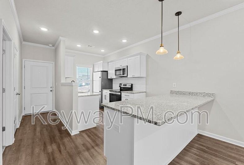5004 Greer Dr - Photo 3 of 13
