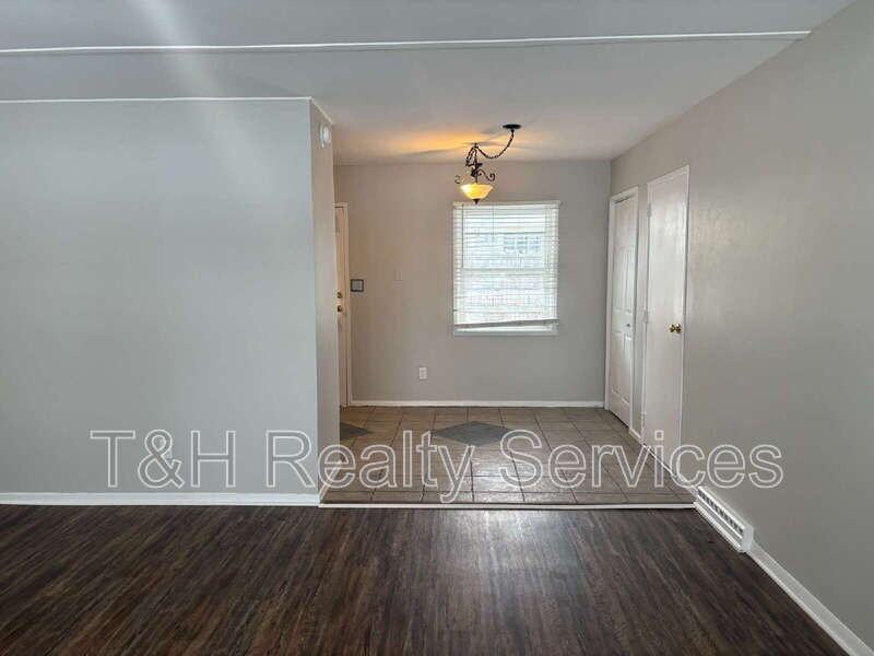 608 Iroquois Dr - Photo 5 of 22