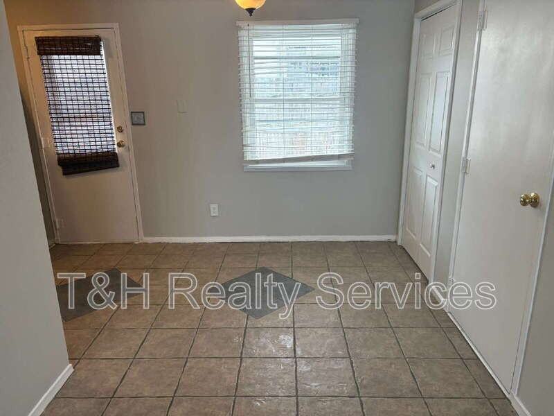 608 Iroquois Dr - Photo 7 of 22