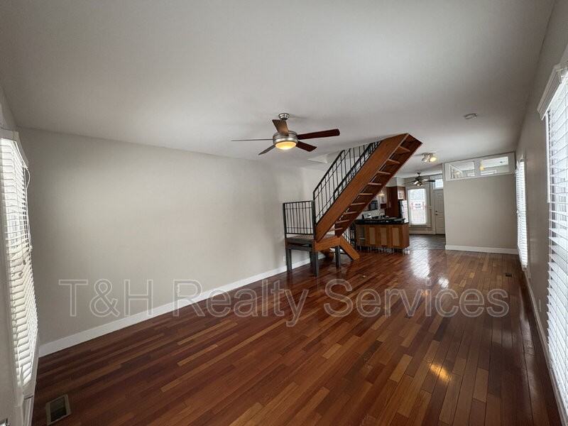 1820 E 12th St - Photo 5 of 21