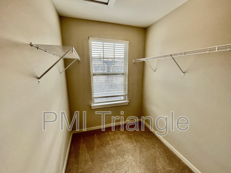 412 Shakespeare Dr - Photo 4 of 18