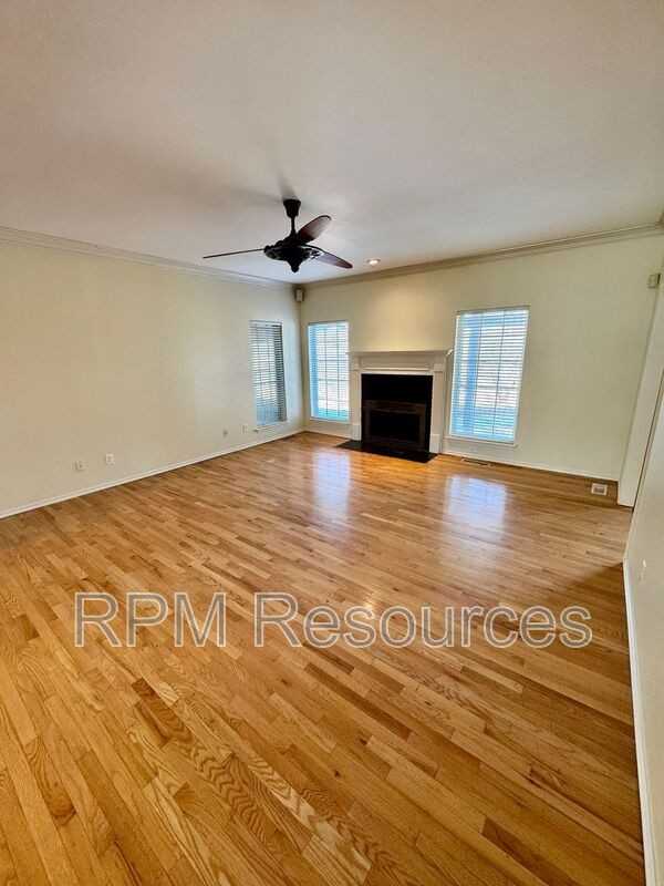 6213 Woodcreek Ct - Photo 5 of 26