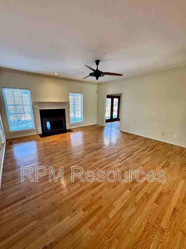 6213 Woodcreek Ct - Photo 6 of 26