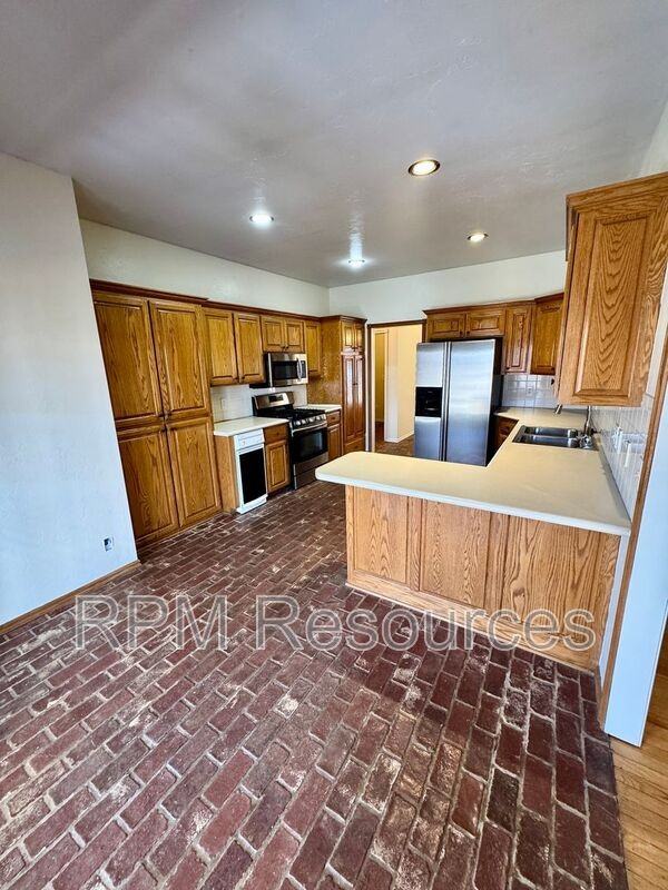 6213 Woodcreek Ct - Photo 7 of 26