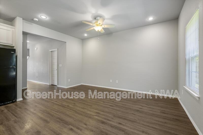 818 Baker St Nw - Photo 4 of 22