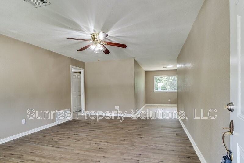 1332 E Brooks St - Photo 2 of 17