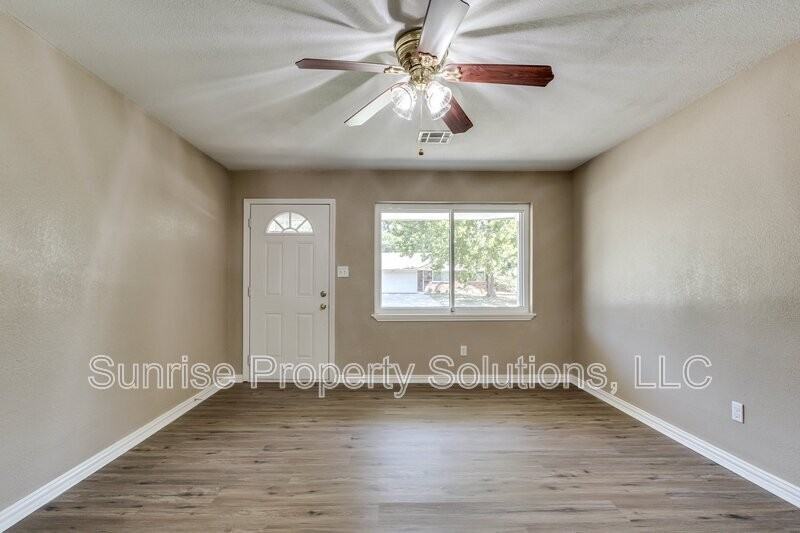 1332 E Brooks St - Photo 4 of 17