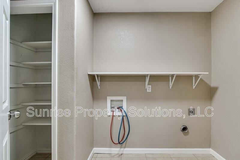 1332 E Brooks St - Photo 6 of 17