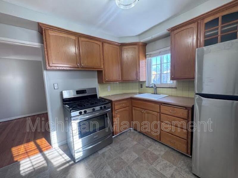 2714 Glenview Ave - Photo 3 of 18