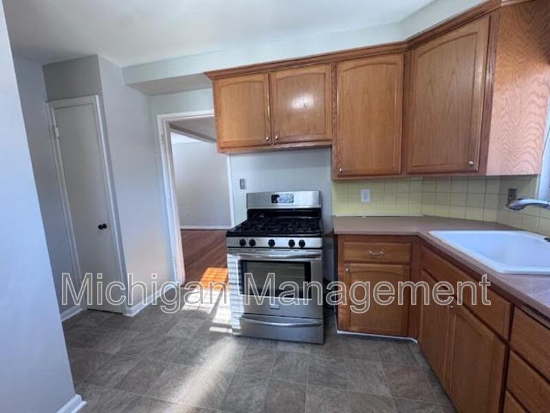 2714 Glenview Ave - Photo 4 of 18