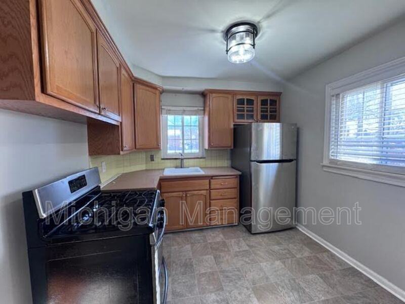 2714 Glenview Ave - Photo 5 of 18