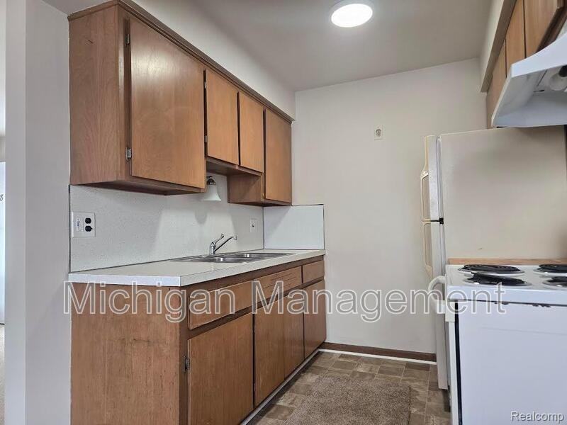 20231 Kelly Rd #2 - Photo 2 of 12