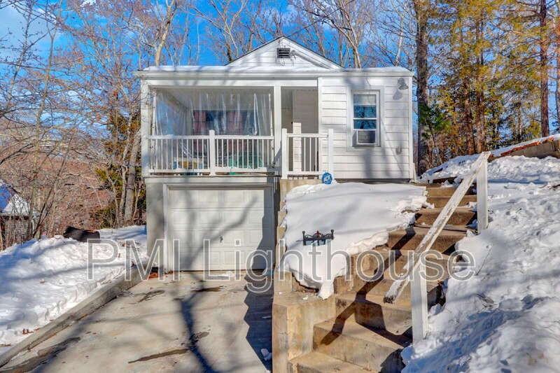 117 Upton Dr - Photo 2 of 13