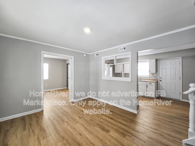 137 N 3rd Ave - Photo 3 of 20