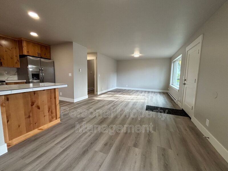 112 Elm St - Photo 5 of 17