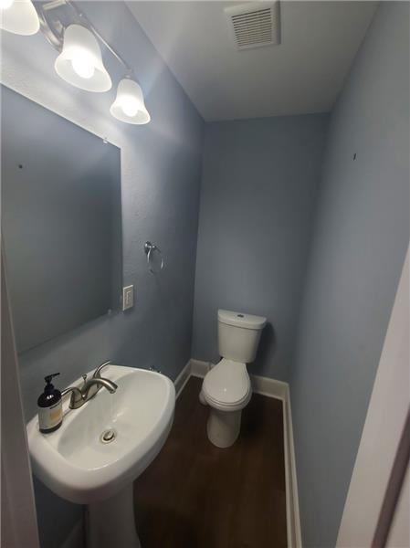 711 W 42nd St - Photo 4 of 12