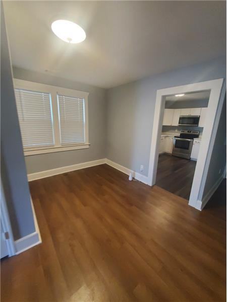 711 W 42nd St - Photo 5 of 12