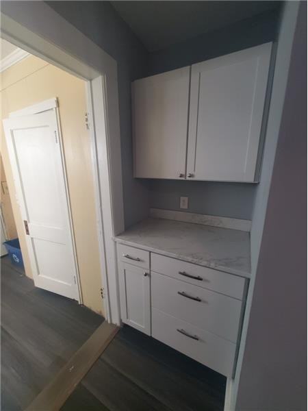 711 W 42nd St - Photo 7 of 12