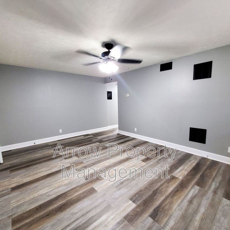 3840 S 46th St - Photo 3 of 7