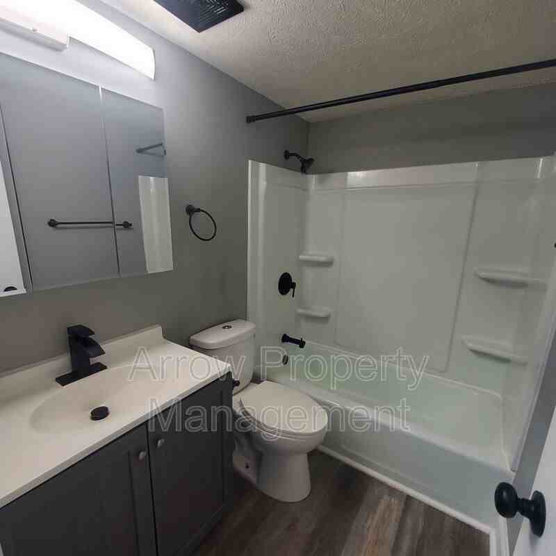 3840 S 46th St - Photo 4 of 7