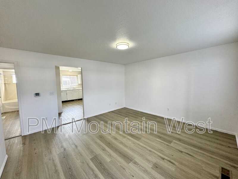 49 Sw C2 #C2 - Photo 3 of 18