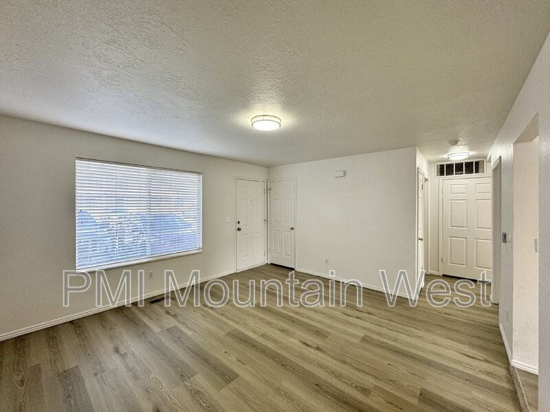 49 Sw C2 #C2 - Photo 5 of 18