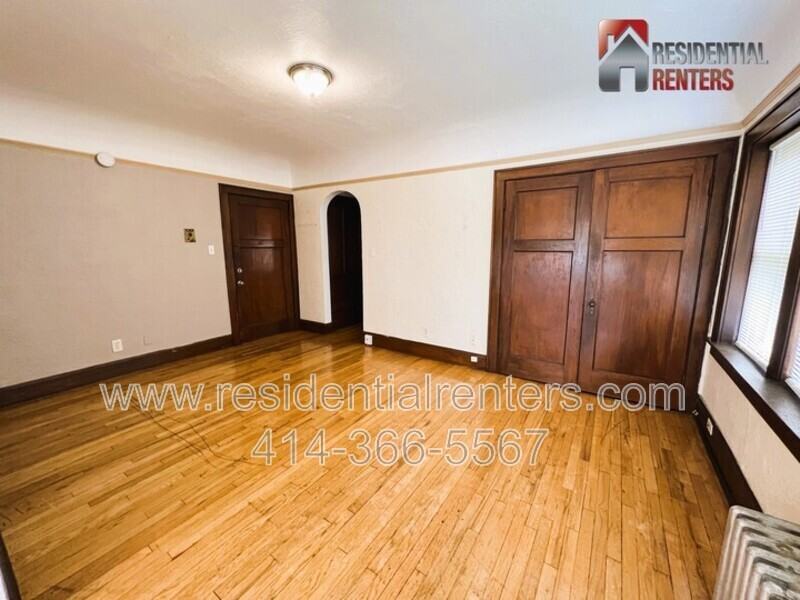 3047 S Howell Ave #3 - Photo 3 of 10