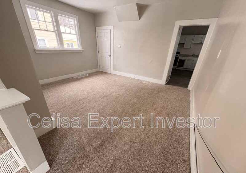 710 3rd St - Photo 3 of 8