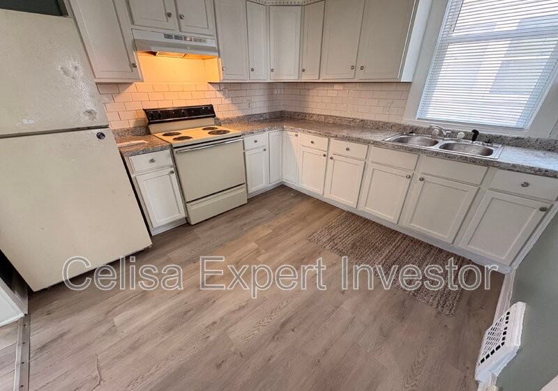 3731 Webster St - Photo 3 of 10