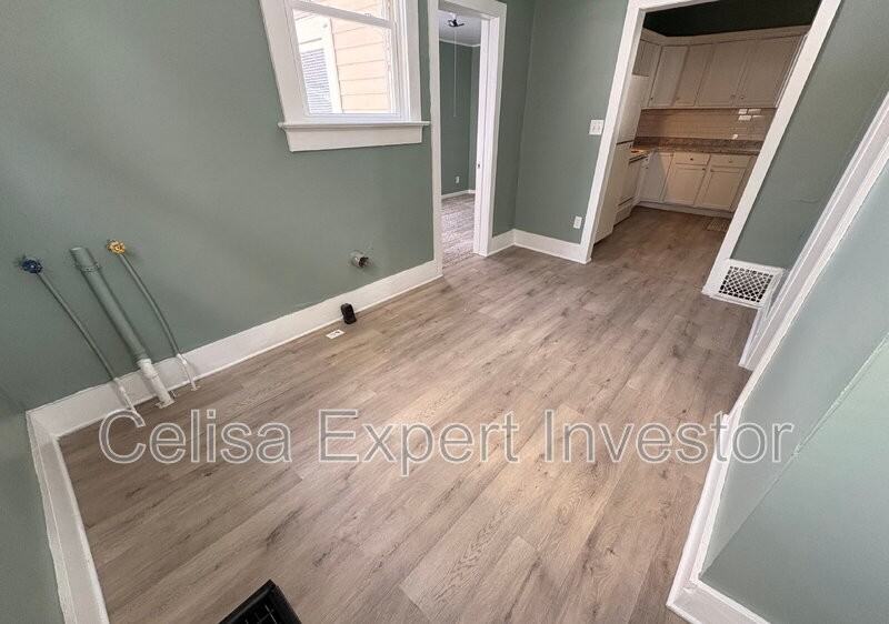 3731 Webster St - Photo 4 of 10