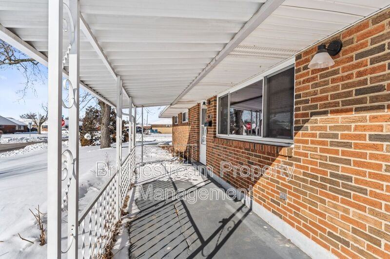 5912 Bavaria Pl - Photo 2 of 27