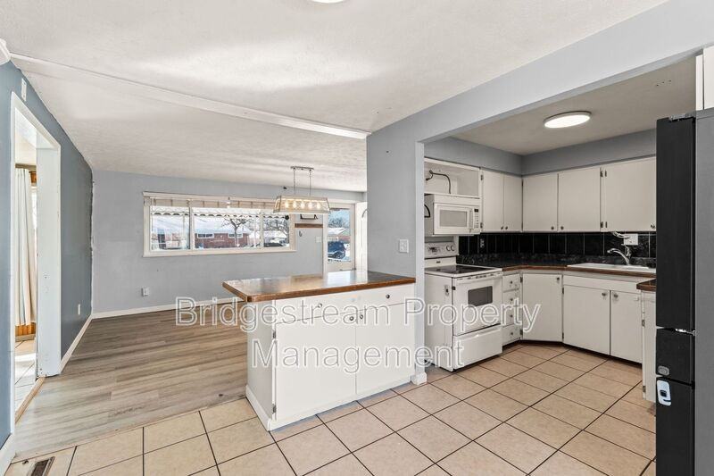 5912 Bavaria Pl - Photo 7 of 27