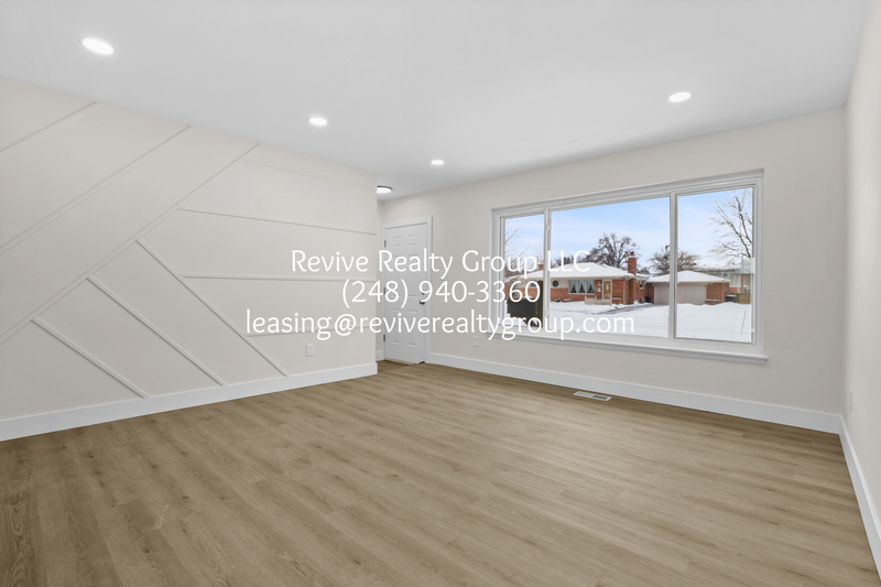 32112 Pembroke St - Photo 3 of 19