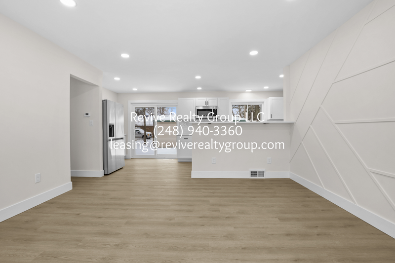 32112 Pembroke St - Photo 4 of 19