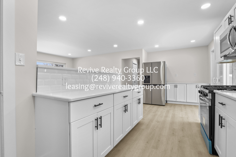 32112 Pembroke St - Photo 5 of 19