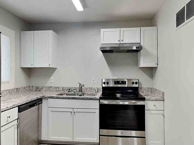 6104 E 148th St - Photo 5 of 28