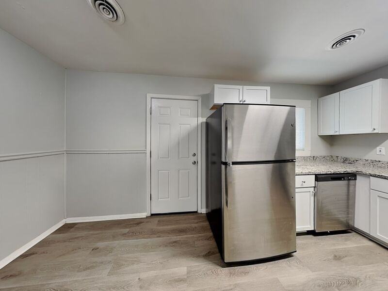 6104 E 148th St - Photo 7 of 28