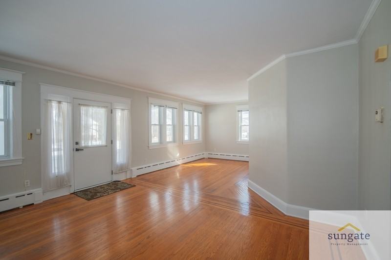 3043 Pinewood Ave - Photo 2 of 43