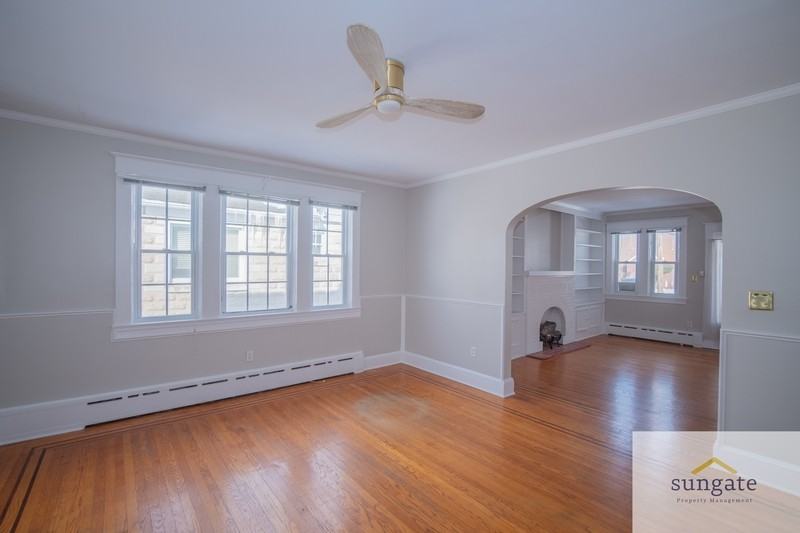 3043 Pinewood Ave - Photo 3 of 43