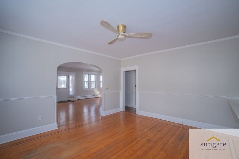 3043 Pinewood Ave - Photo 4 of 43