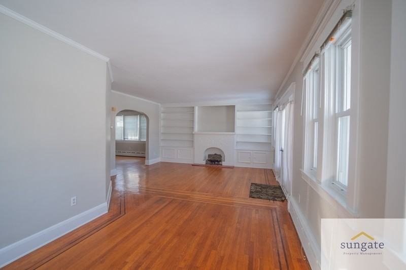 3043 Pinewood Ave - Photo 6 of 43