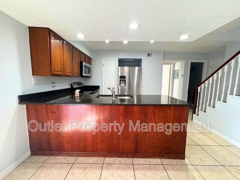 1742 Potomac Ct - Photo 6 of 27