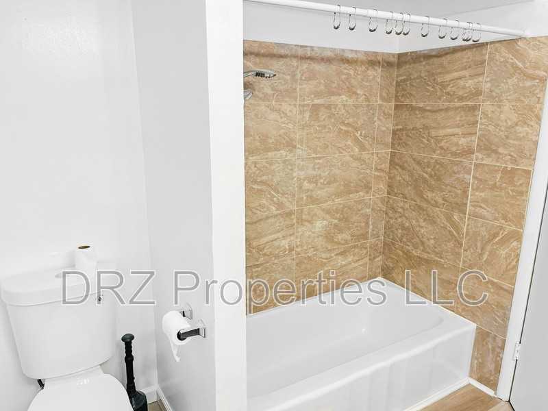 1942 Richmond St Nw #2 - Photo 4 of 12