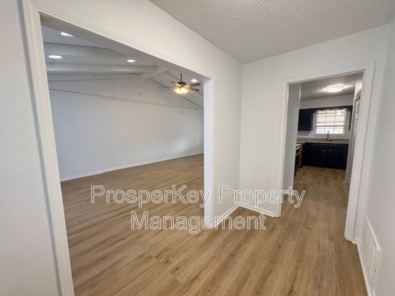 3009 Montwood Ct - Photo 4 of 20