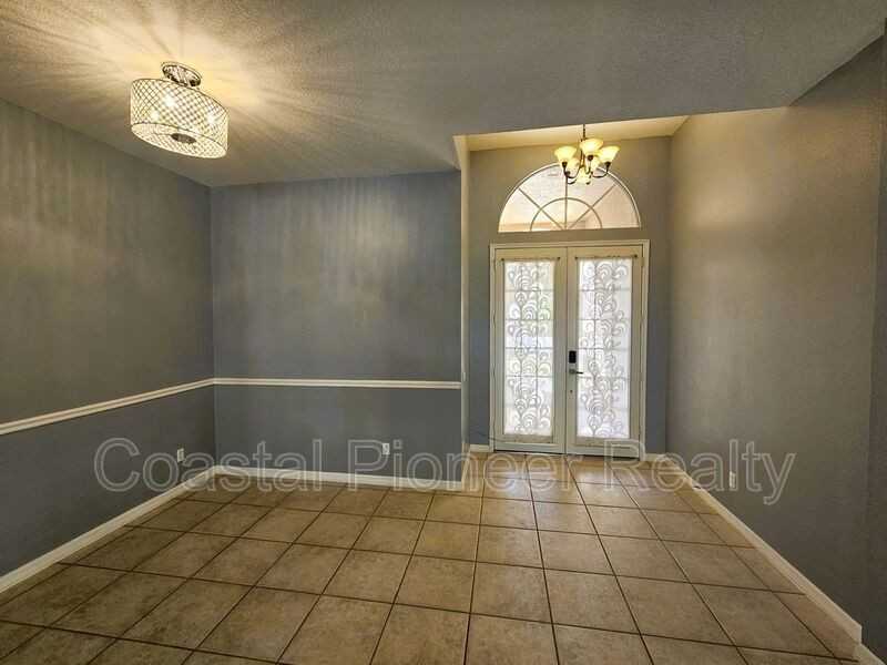 10441 Greendale Dr - Photo 4 of 33