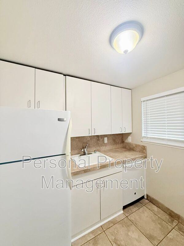 906 Z St - Photo 7 of 18