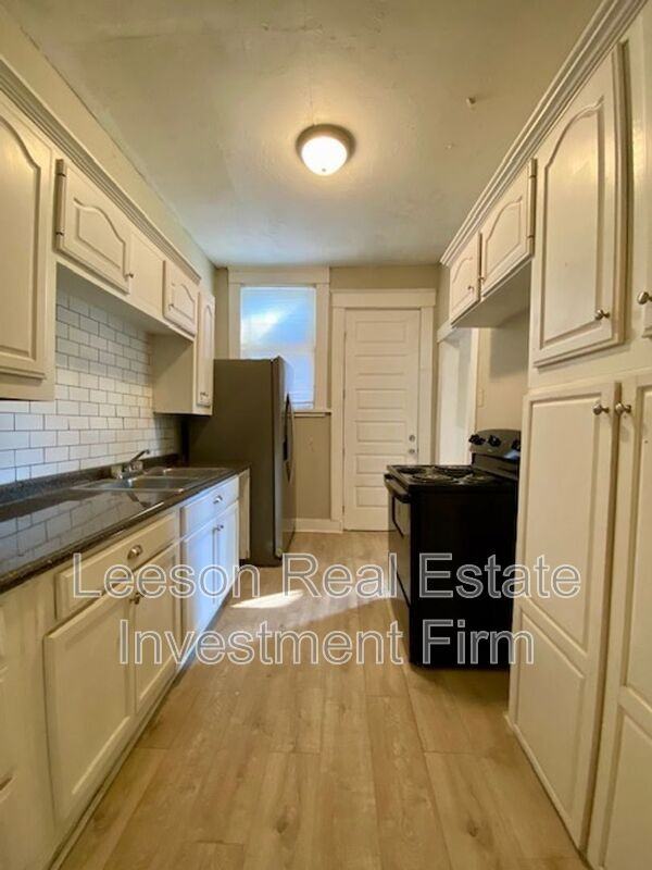 546 Dalzell St - Photo 6 of 15