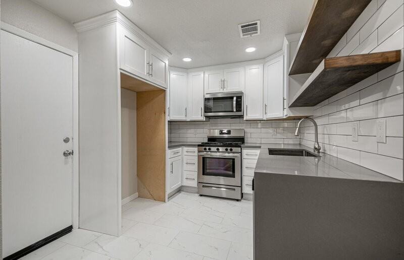 9223 Ridgeland St - Photo 7 of 13