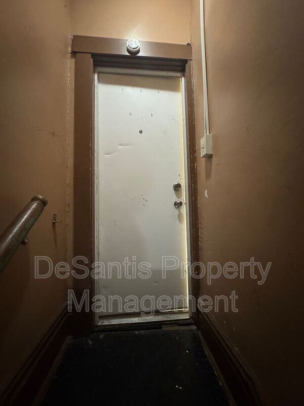 810 Amity St #3 - Photo 4 of 49