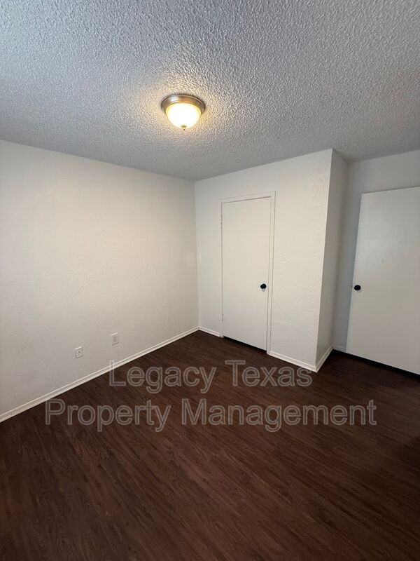 1715 Short St #D - Photo 5 of 24